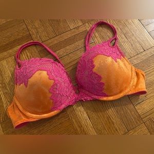 VICTORIA’S SECRET 🎉 Vintage Padded Push-Up Bra, Hot Pink/Orange Lace Detail 36B